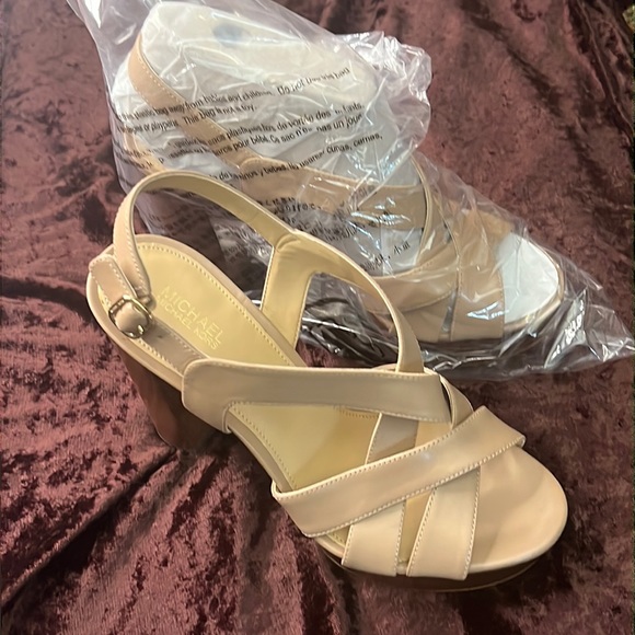 Michael Kors Audrina Platform - Picture 1 of 3